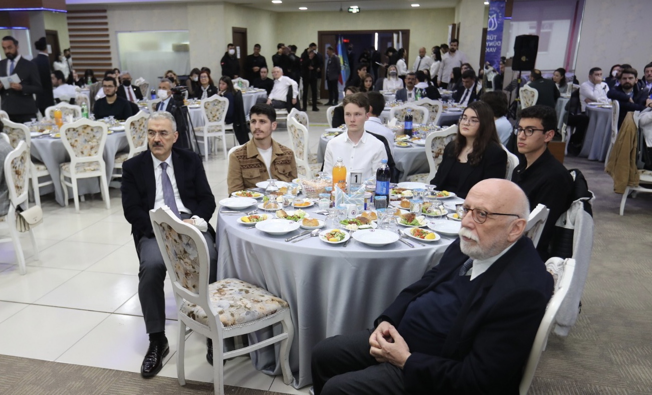 Vali Ayyıldız, Türk Dünyası Vakfı İftar Yemeğine Katıldı