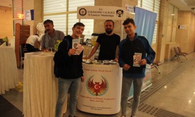 Eskişehir Polisi Çiçeği Burnunda Üniversite Öğrencileri İçin Bilgilendirme Standı Açtı