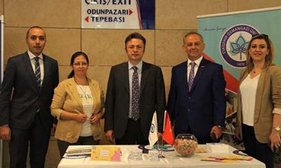 Rektör Şenocak Çiçeği Burnunda Öğrencileri Garda Bizzat Karşıladı