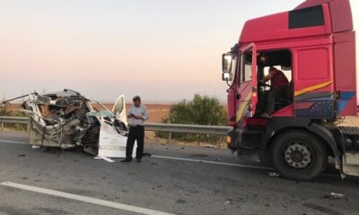 Tırın Altına Giren Araç Paramparça Oldu