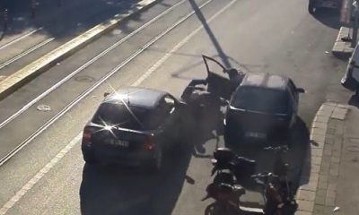 Motosiklet Sürücüsü İki Aracın Arasında Kaldı
