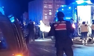 Minibüs Tıra Arkadan Çarptı: 5’i Çocuk 8 Yaralı