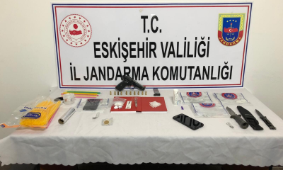 Jandarmanın ‘Dur’ İhtarına Uymayan Şüpheli Araçtan Uyuşturucu Çıktı