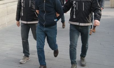 Polisi Görünce Elindeki Uyuşturucuyu Yere Attı