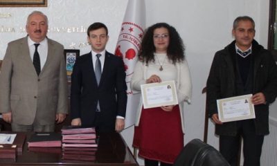Günyüzü’de Kaymakam Erdoğan Öğretmenlere Başarı Belgesi Takdim Etti