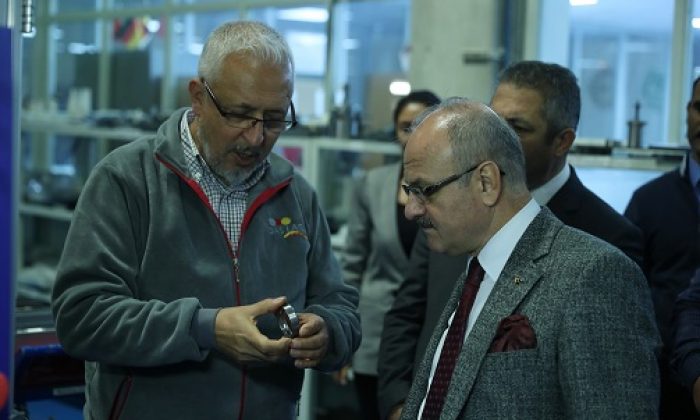 Vali Çakacak, Rulman Teknoloji Üretim Tesislerini Ziyaret Etti