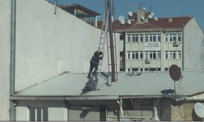3 Katlı Binanın Tepesinde Yürekleri Ağza Getiren Anlar