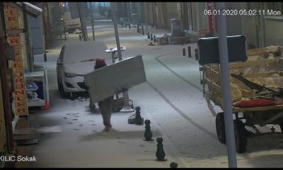 Sucuk Çalan Kadının Rahatlığı Güvenlik Kamerasında