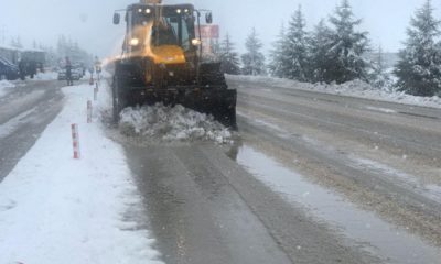 Seyitgazi Yolunda Kar Temizleme Çalışmaları Sürüyor