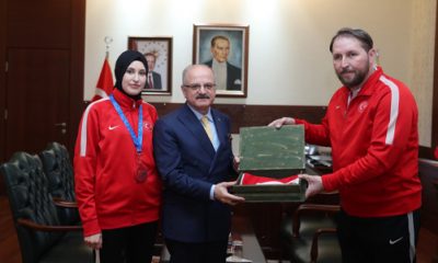 Vali Çakacak, Millî Sporcu Turhan’ı Kabul Etti