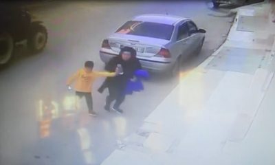Traktörden Ayrılan Römorkun Altında Kalmaktan Son Anda Kurtuldular