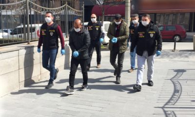 Kendini Polis Olarak Tanıtan 2 Şüpheli Suçüstü Yakalandı