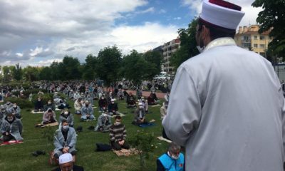 Dede Korkut’ta Binlerce Kişi Namaz İçin Buluştu