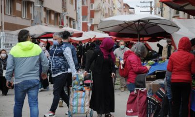 Bayram Alışverişlerinde Tedbirsiz Yoğunluk
