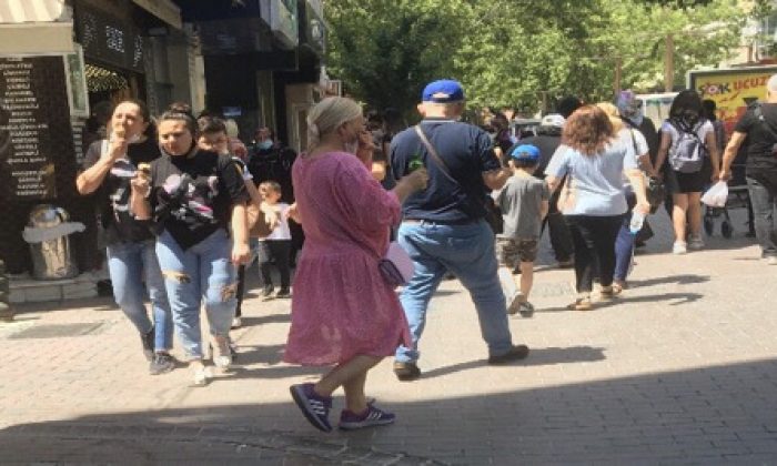 Kalabalıklarda Tedbiri Elden Bıraktılar