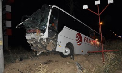 Afyon’da Yolcu Otobüsü Kaza Yaptı Faciaya Kıl Payı Kalmıştı