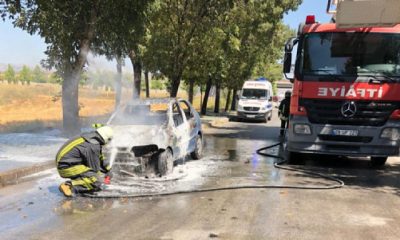 Alevlerin Sardığı Aracı İtfaiye Ekipleri Söndürdü
