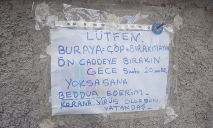 Apartman Sakininden Görülmemiş Caydırma Yöntemi: ‘Korona Olursun’