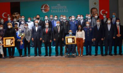 Gururla Madalyalarını Aldılar