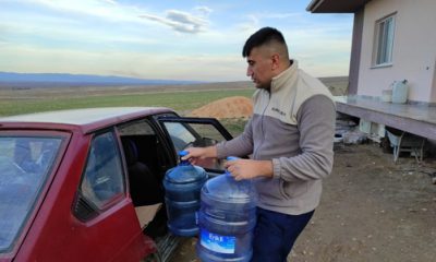 Her Gün Köy Mezarlığından Evine Su Taşıyor