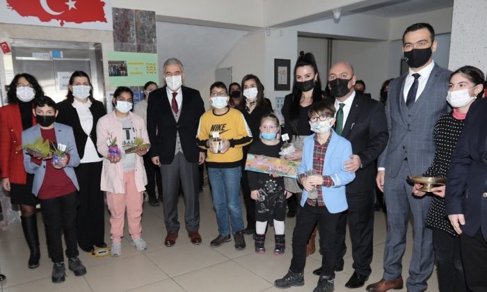 Eskişehir’de Öğrenciler Karne Almanın Heyecanını Yaşadı