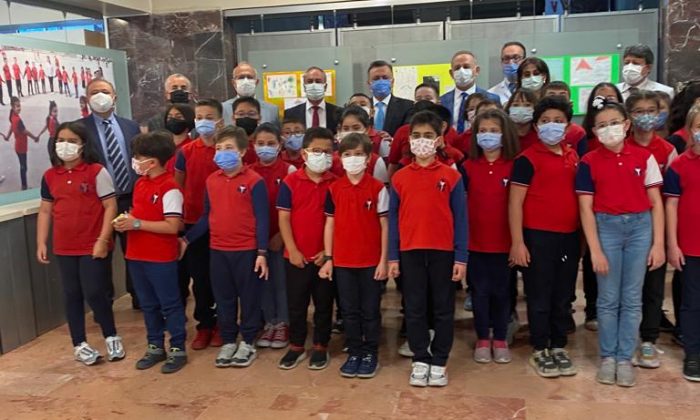 Öğrencilerden Sağlık Çalışanlarına Destek