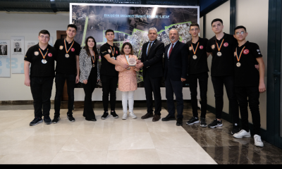 BAŞKAN KÜPELİ, DÜNYA 2. OLAN ROBOSB TAKIMINI AĞIRLADI
