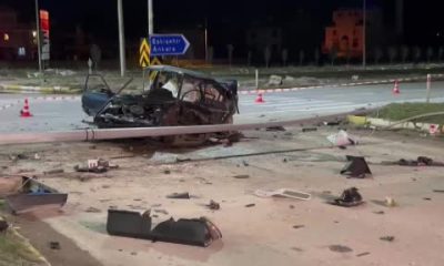 GECE YARISI İKİ ARAÇ ÇARPIŞTI 3 KİŞİ YARALANDI