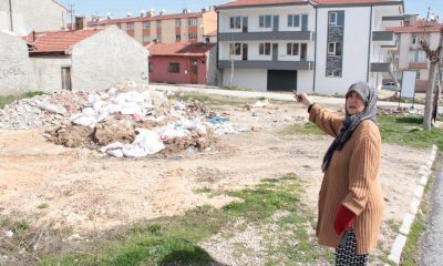 Mahalle halkı boş arazilere moloz dökümünden şikâyetçi