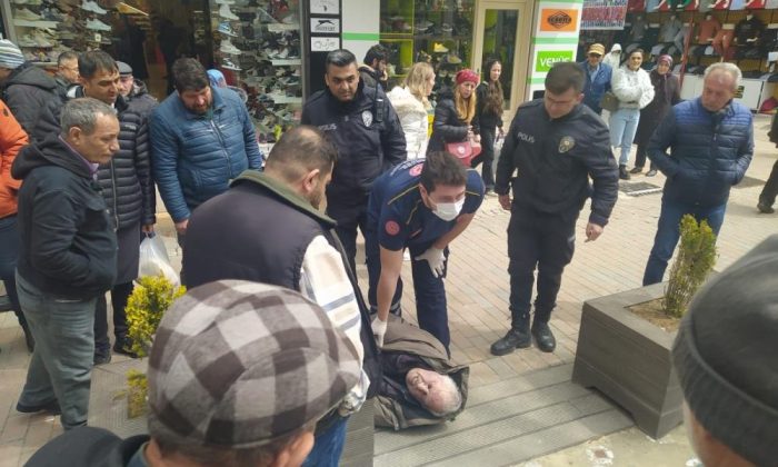 ANİDEN YERE YIĞILAN VATANDAŞ YÜREKLERİ AĞIZA GETİRDİ