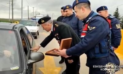 Jandarma Ekipleri Vatandaşlar ile Trafik Uygulamasında Bayramlaştı