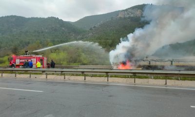 Bilecik’te seyir halindeki tır alev aldı
