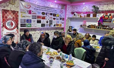 Depremzedelere ücretsiz iftar vererek hayır dua alıyorlar