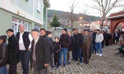 16 yıldır köy meydanında aynı sofrada oruç açıyorlar