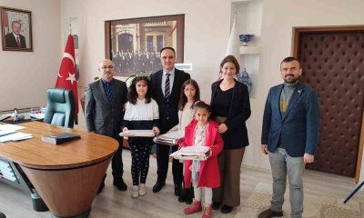 Hisarcık’ta en çok kitap okuyan öğrenciler ödüllendirildi