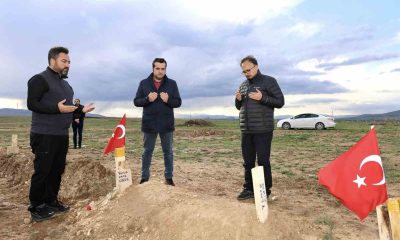 Vali Kızılkaya depremde hayatını kaybeden vatandaşların mezarını ziyaret etti