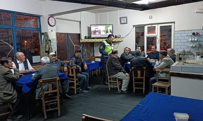 Köy sakinlerine jandarmadan trafik eğitimi