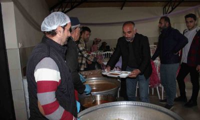 Osmaneli de depremzede öğrenciler ve aileleriyle birlikte iftar yaptılar