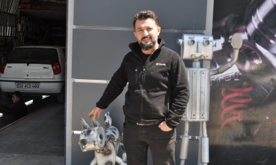 Hurda egzoz parçalarından ilginç figürler tasarladı