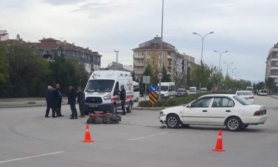 71 Evlerde Motokurye ile Otomobil çarpıştı 1 Kişi Yaralandı