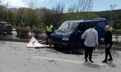 Büyükdere’de Sürücüsü kontrolü kaybeden Minibüs Kaldırıma çıktı