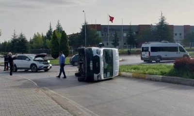 Eskişehir’de işçileri taşıyan minibüs devrildi: 5 kişi yaralandı