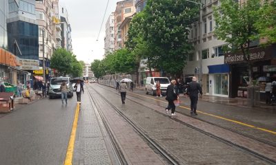 Kuvvetli yağmura vatandaşlar hazırlıksız yakalandı