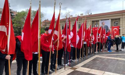 19 Mayıs kutlamaları çelenk sunma merasimiyle başladı