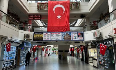 19 Mayıs’ta dükkânlar Türk bayraklarıyla donatıldı