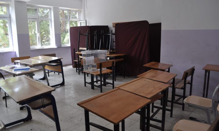 Okullarda seçim sonrası temizlik çalışmaları başladı