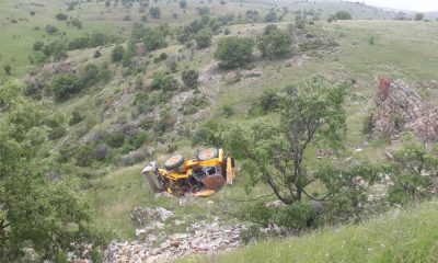 Kontrolden çıkan iş makinesi uçuruma devrildi