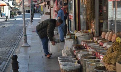Seçim günü bazı esnaf dükkânını açarken, bazıları da açmamayı tercih etti
