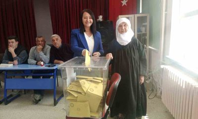 AK Partili belediye başkanları sandık başında