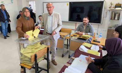 Domaniç Belediye Başkanı Sahvet Ertürk oyunu kullandı